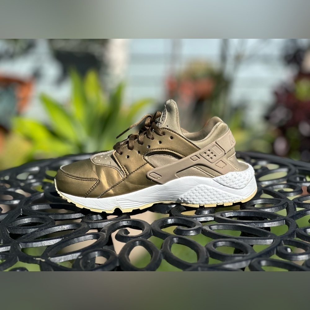 Nike — Gold + Tan Custom Huarache - Picture 5 of 8